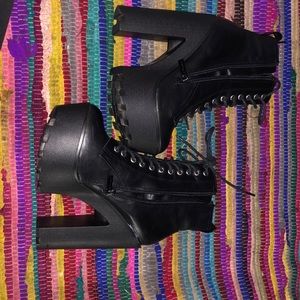 Breckelle’s Platform Chunky Heel Boots